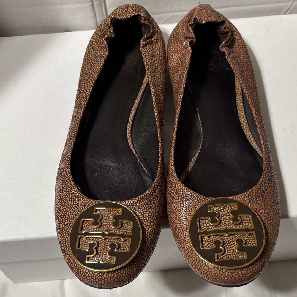 Tory Burch Reva stingray embossed leather upper/lining flats. EUC
